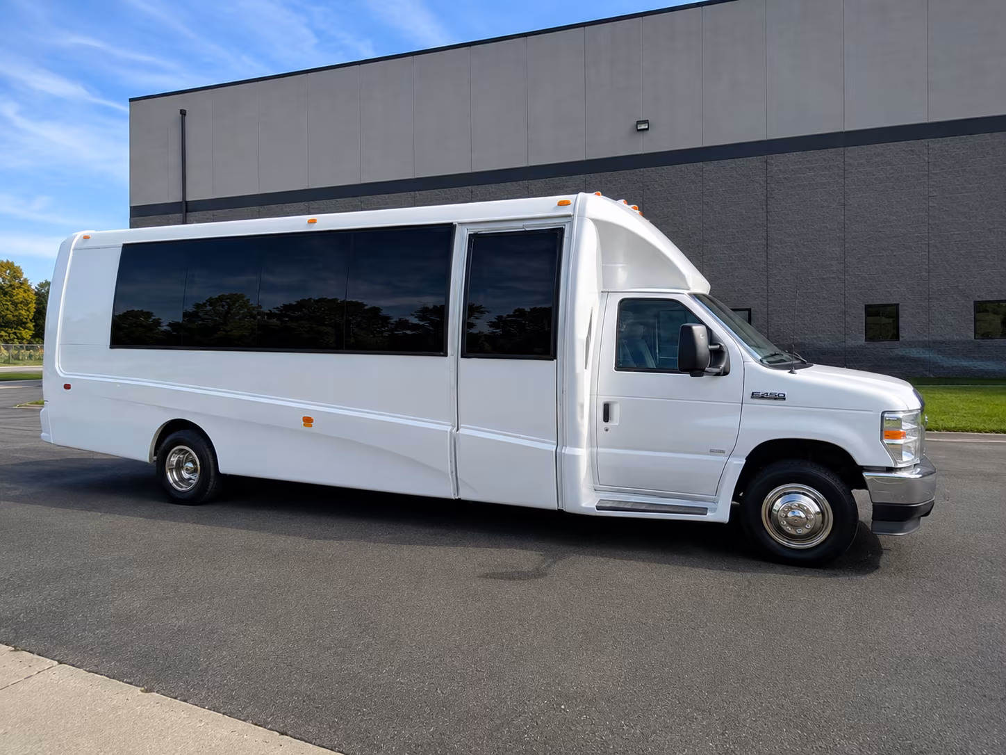 corporate airport transfer buses to t f green and logan